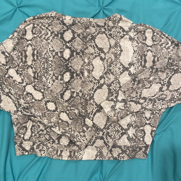 Express
XS
Excellent condition - Picture 2 of 2